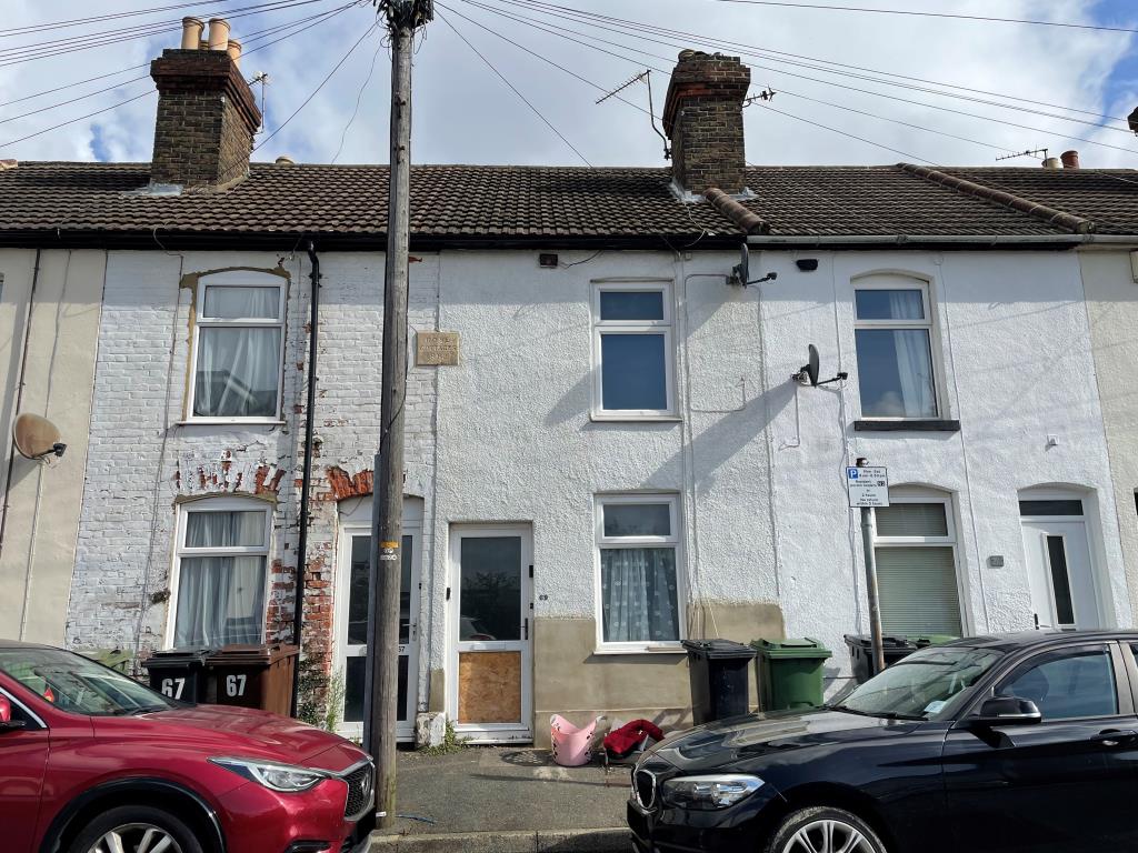 Lot: 98 - MID-TERRACE HOUSE FOR IMPROVEMENT - Rendered mid terrace house